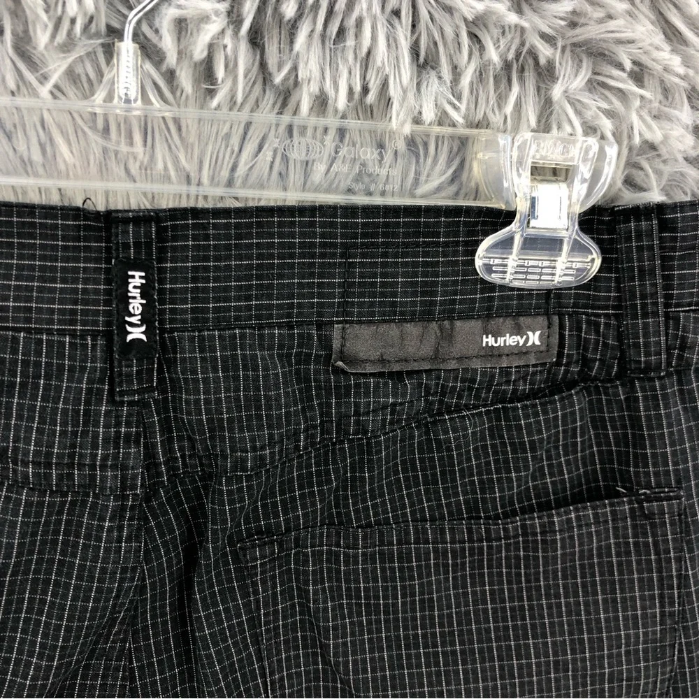 Hurley Shorts Mens Size 30 84 Slim Checkered Plaid Black Logo Chino
